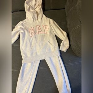 GAP sweatsuit